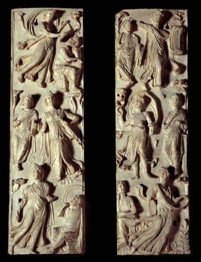 Muinainen Rooma: veistetty norsunluun diptyykki, joka edustaa kuutta muusaa ja kuutta runoilijaa (tai filosofia). 5. vuosisadalla JC:n jälkeen. Pariisi, Louvre-museo tekijältä Roman Roman