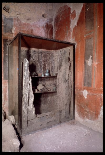 Hiiltynyt vaatekaappi, Casa a Graticcio, 5. vuosisadalla eKr. - 1. vuosisadalla jKr tekijältä Roman Roman