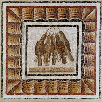 Fünf tote Drosseln an einer Schnur (Mosaik) von Roman Roman