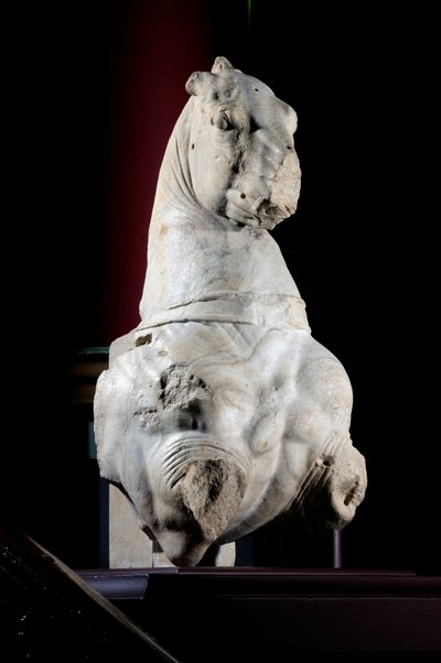 Hevosen etuosa (marmori) (katso myös 371182 & 371183) tekijältä Roman Roman