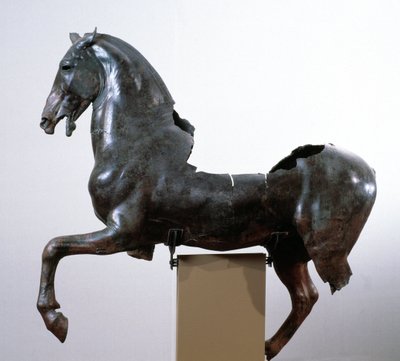 Hevonen (pronssinen veistos kreikkalaisen alkuperäisen mukaan 4. vuosisadalta eKr.) tekijältä Roman Roman