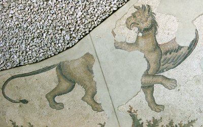 Leijonagriffonia kuvaava mosaiikki, Arasta Bazaar, Sultan Ahmetin moskeija, Istanbul. tekijältä Roman Roman