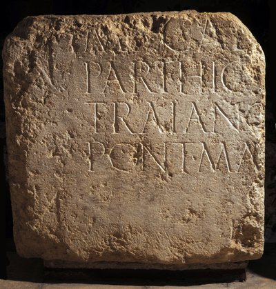 Osa suurempaa Hadrianuksen kirjoitusta, 2. vuosisadalla jKr (kivi) tekijältä Roman Roman