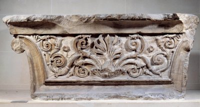 Pilasterin pääkaupunki. Rooman valtakunnan arkkitehtuuri. Pariisi, Musee du Louvre tekijältä Roman Roman