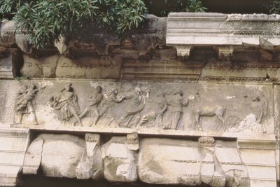 Sabiinien raiskaus Basilica Aemilian friisistä (marmori) tekijältä Roman Roman