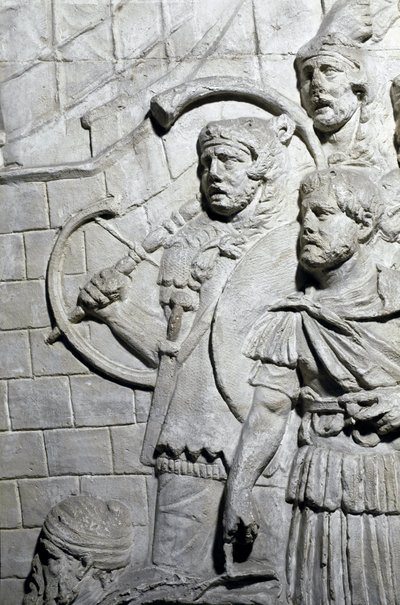 Roomalainen taide: "" Roomalaiset soturit Dacian ensimmäisen sodan aikana"" Muotti vuodelta 1862, joka jäljittelee Roomassa keisari Trajanuksen (53-117) aikana rakennetun Trajanuksen pylvään (Trajanen pylväs) (Colonna Traiana) bareljeefejä . Trajane-pylväs tekijältä Roman Roman