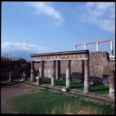 Roomalainen taide: Näkymä Apollon temppelistä Pompejin arkeologisella paikalla (4. vuosisata eKr. - 2. vuosisata eKr.) Italia tekijältä Roman Roman