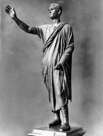 Rooman puhujan patsas (pronssi) tekijältä Roman Roman