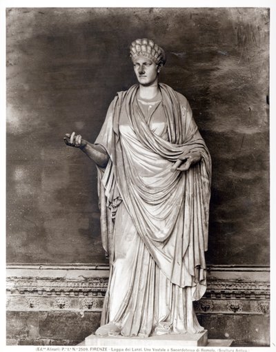 Vestal-neitsyen tai Romuluksen papittaren patsas (marmori) (m/v kuva) tekijältä Roman Roman