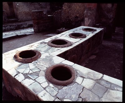 Thermopolium-marmoripöytä, 5. vuosisadalla eKr. - 1. vuosisadalla jKr tekijältä Roman Roman