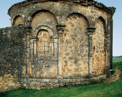 Apsi ulkopuolelta nähtynä, Pyhän Johannes Kastajan kirkko. Mikael (Arkkienkeli Mikaelin katolinen seurakunta) Valdenebrossa, Soriassa, Kastilia ja Leon, Espanja, 1100-luvun loppu - 1200-luvun alku (kuva) tekijältä Romanesque