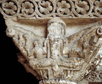 Pääkaupunki, joka edustaa pyhää Pietaria hänen ristillään (veistos tekijältä Romanesque