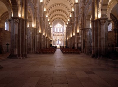 Cathedrale de Vezelayn (89) sisätilat: nave. tekijältä Romanesque