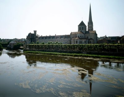 Romaaninen taide: näkymä Saint-Savin-sur-Gartempen (Saint Savin sur Gartempen) luostarille, joka perustettiin 1000-luvulla. Saint Savin, Wien tekijältä Romanesque