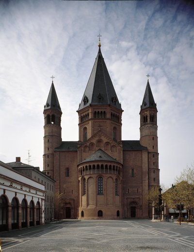 Romaaninen taide: näkymä Saint Martinin katedraalille, joka rakennettiin 10. ja 1100-luvuilla. Mainz, Saksa tekijältä Romanesque