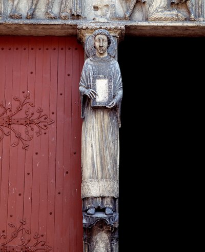Näkymä veistoksesta keskusportaalin keskipilarissa (1140-1200) tekijältä Romanesque