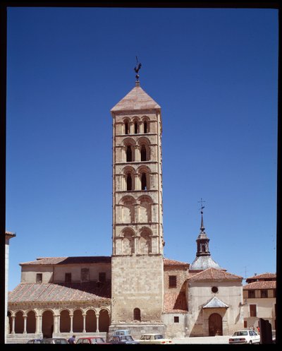 Näkymä kirkolle tekijältä Romanesque