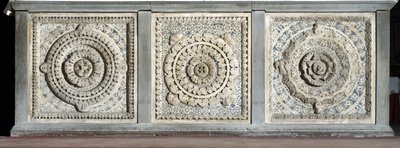 Näkymä alttarille koostuu Marquette-marmorilevyistä tekijältä Romanesque