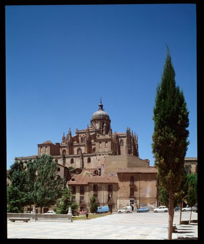 Näkymä katedraalille tekijältä Romanesque