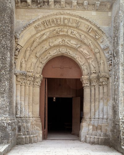 Näkymä keskusportaalista tekijältä Romanesque