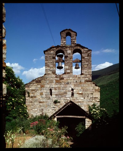 Näkymä kirkolle (valokuva) tekijältä Romanesque