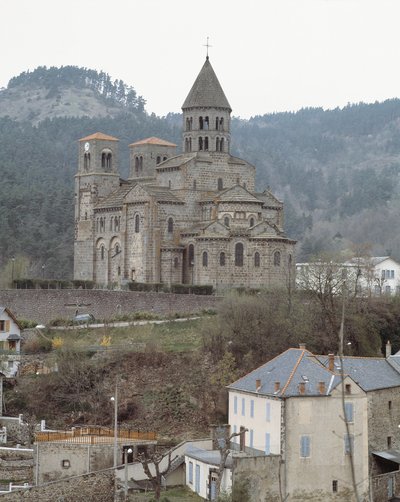Näkymä kirkolle tekijältä Romanesque