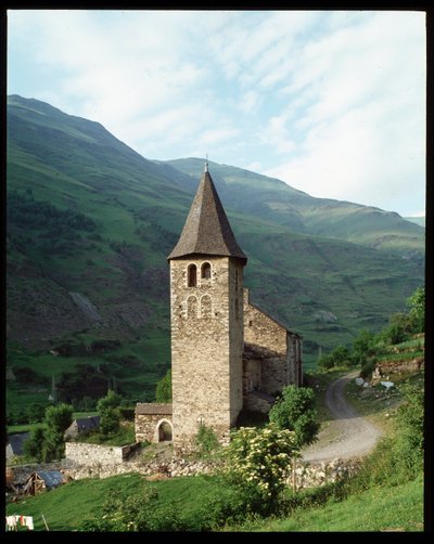 Näkymä kirkolle tekijältä Romanesque