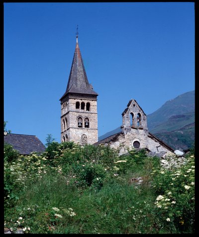 Näkymä Pyhän Marian, Artiesin kirkolle (valokuva) tekijältä Romanesque
