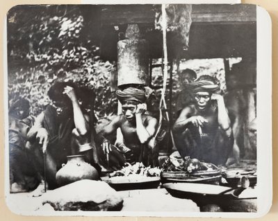 Ifugao-papit uskonnollisen seremonian aikana, 1910 (m/w kuva) tekijältä Roy Barton