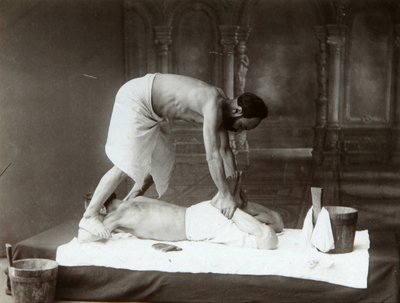 Itämainen kylpylä. Hieronta. Albumin Kuva: Dmitri Ivanovich Yermakov (1845-1916) tekijältä Russian Photographer