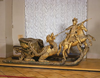 Karnevaalireki Pyhän Yrjön hahmolla (puu ja kultalehti) tekijältä Russian School
