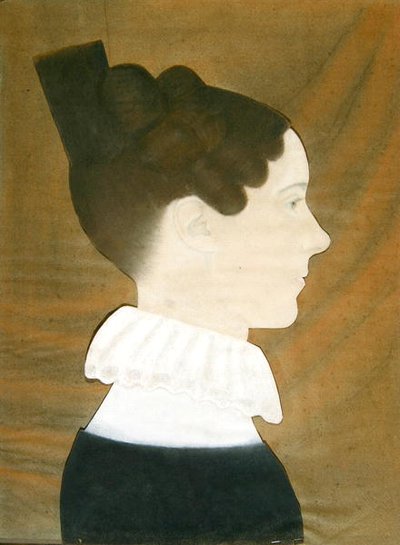 Muotokuva Mary Davis Dennystä (pastelli, hiili ja värillinen paperikollaasi sinisellä kudospaperilla) tekijältä Ruth Henshaw Bascom