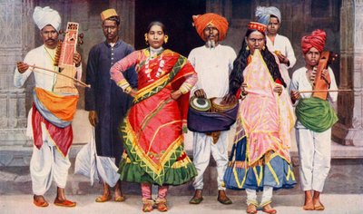 Nautch-tanssitytöt säestävien muusikoiden kanssa, Intia, 1922. tekijältä SR Norton