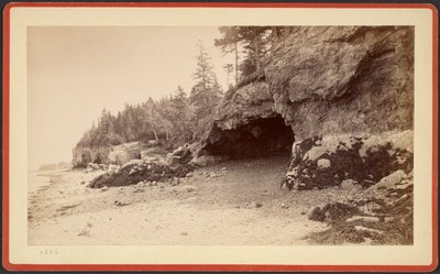 [Luola, mahdollisesti Mt. Desertissä, Mainessa] tekijältä S.R. Stoddard