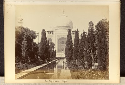 Agra: Taj Mahal suihkulähteeltä nähtynä tekijältä Samuel Bourne