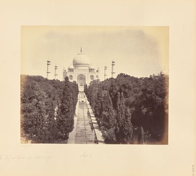 Agra: Taj Mahal ja puutarha sisäänkäyntiportilta nähtynä tekijältä Samuel Bourne
