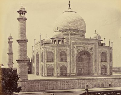 Agra; Taj Mahal sisäpihan kulmasta nähtynä tekijältä Samuel Bourne