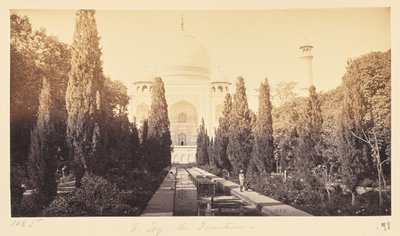 Agra; Taj Mahal suihkulähteeltä nähtynä tekijältä Samuel Bourne