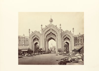 Lucknow; Hooseinabadin basaarin portti tekijältä Samuel Bourne