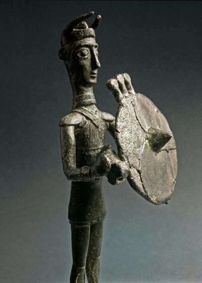Nuraginen kulttuuri (nuraghi) Sardinia: Soturin pronssinen patsas kilvellä. 8.-7. vuosisadalla eKr. Kansallinen esihistoriallisen etnografian museo "Luigi Pigorini", Rooma tekijältä Sardinia Nuragic Civilization