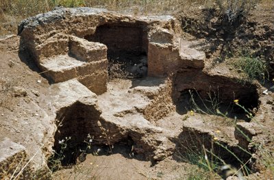 Nuraginen kulttuuri (nuraghi) Sardinia: Nuragista edeltävän kaupungin rauniot Anghelu Rujun megaliittialueella: keskustorni. 20. vuosisadalla eaa. Alghero, Sardinia Italia tekijältä Sardinia Nuragic Civilization