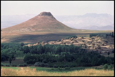 Näkymä Takht-e Solalmanille eli Salomonin valtaistuimelle (katso myös 179122) tekijältä Sasanian School