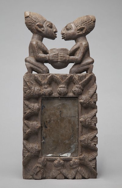 Yoruba peilikotelo (puinen) tekijältä School African