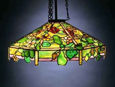 "Nasturtium" lyijyä lasista ja pronssista riippuva kattokruunu tekijältä School American