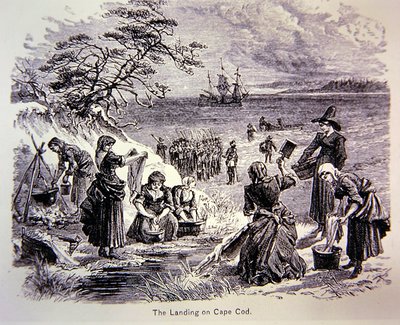 Pyhiinvaeltajien isät laskeutuvat Amerikassa vuonna 1620 – maihinnousu Cape Codissa, jossa naiset työssä (litho) tekijältä School American
