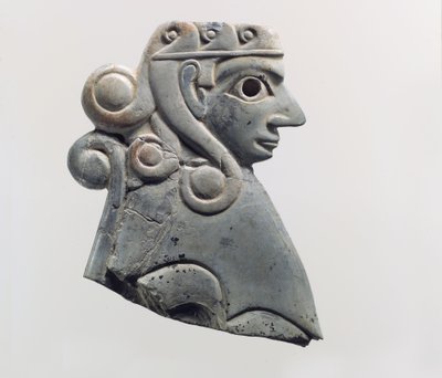 Huonekalulaatta: Naarassfinksi Hathor-tyylisillä kiharoilla, noin 1700-luvulla eKr. (virtahevon norsunluu) tekijältä School Anatolian