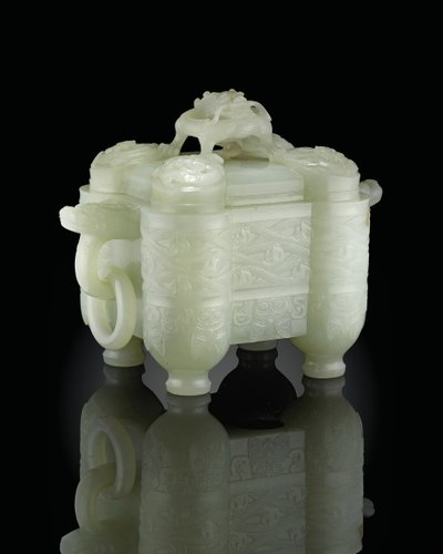 Arkaistinen astia ja kansi, Tulu, Qianlong-kausi (1736-95) (vaalea seladonjade) (katso myös 619015) tekijältä School Chinese