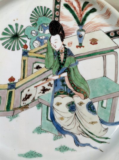 Kiinalainen taide: nainen rewers penkillä. Maalaus posliinille 1700-luvulta. Pariisi, Guimetin museo, Aasian taiteen kansallinen museo tekijältä School Chinese