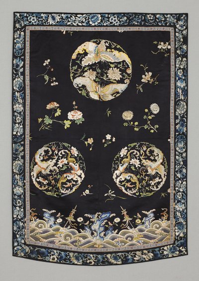 Riippuva, n. 1750-1800 (silkki brodeerattu (satiiniommel), luonnollinen ja synteettiset väriaineet) tekijältä School Chinese