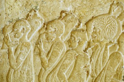 Muinainen Egypti, Seinien kaiverrus/maalaus, Petosiriksen hauta, Tuna el Gebel, 300 eKr., Viinipurkkeja kantavat miehet (kuva) tekijältä School Egyptian